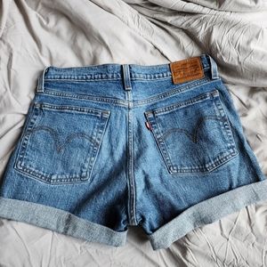 Levi's wedgie shorts size 29